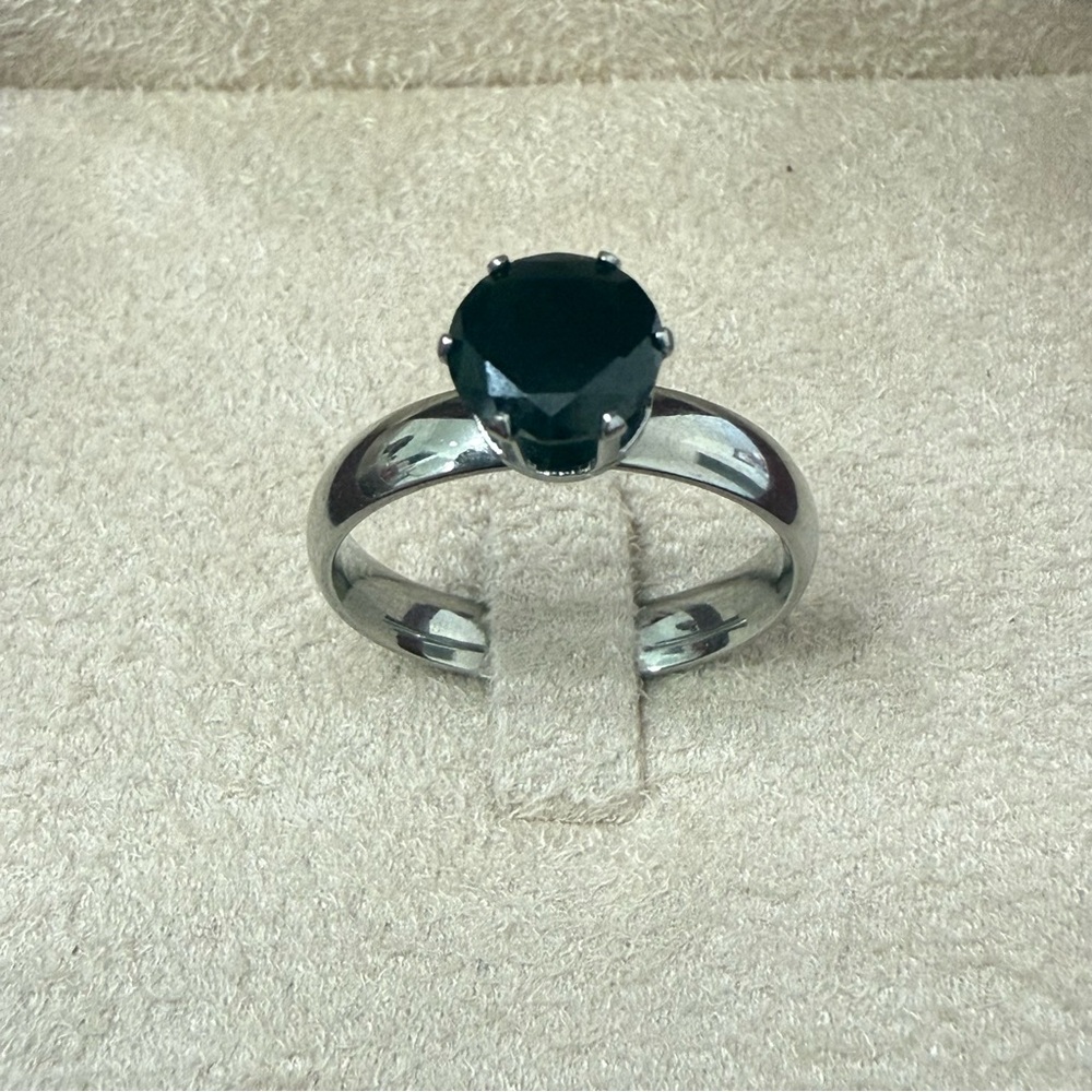 Women’s Ring Silver Color and Black Size 9 - Picture 3 of 7